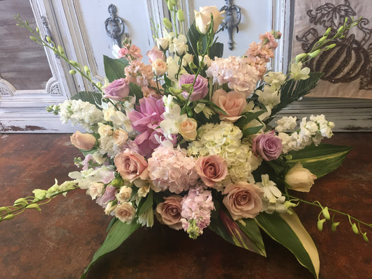 Graceful Petals: Honoring Loved Ones with Our Sympathy Flower Arrangements. A Guide.
